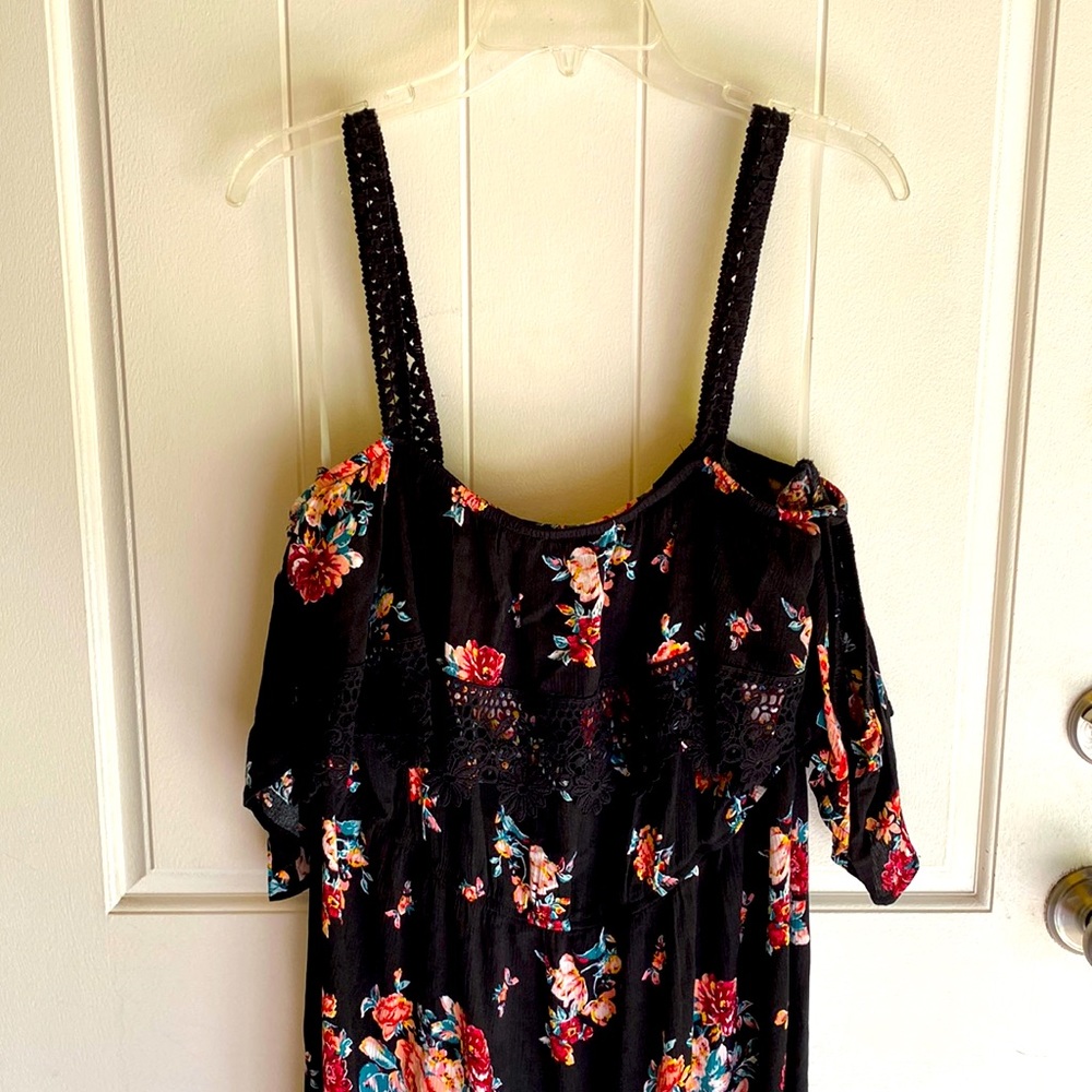 No Boundaries size xxl 2X (19) black floral dress with lace ruffle/cap sleeves.